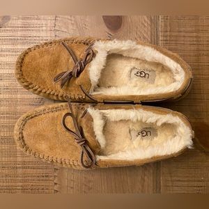 Women’s UGG slippers, size 8